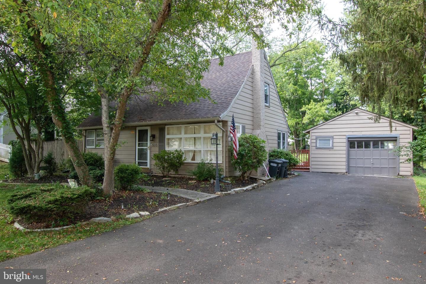 Property Photo: 555 W Richardson Avenue PA 19047