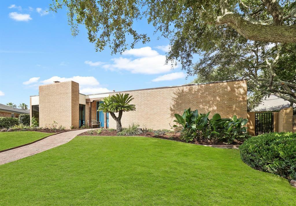 Property Photo:  47 Colony Park Circle  TX 77551 