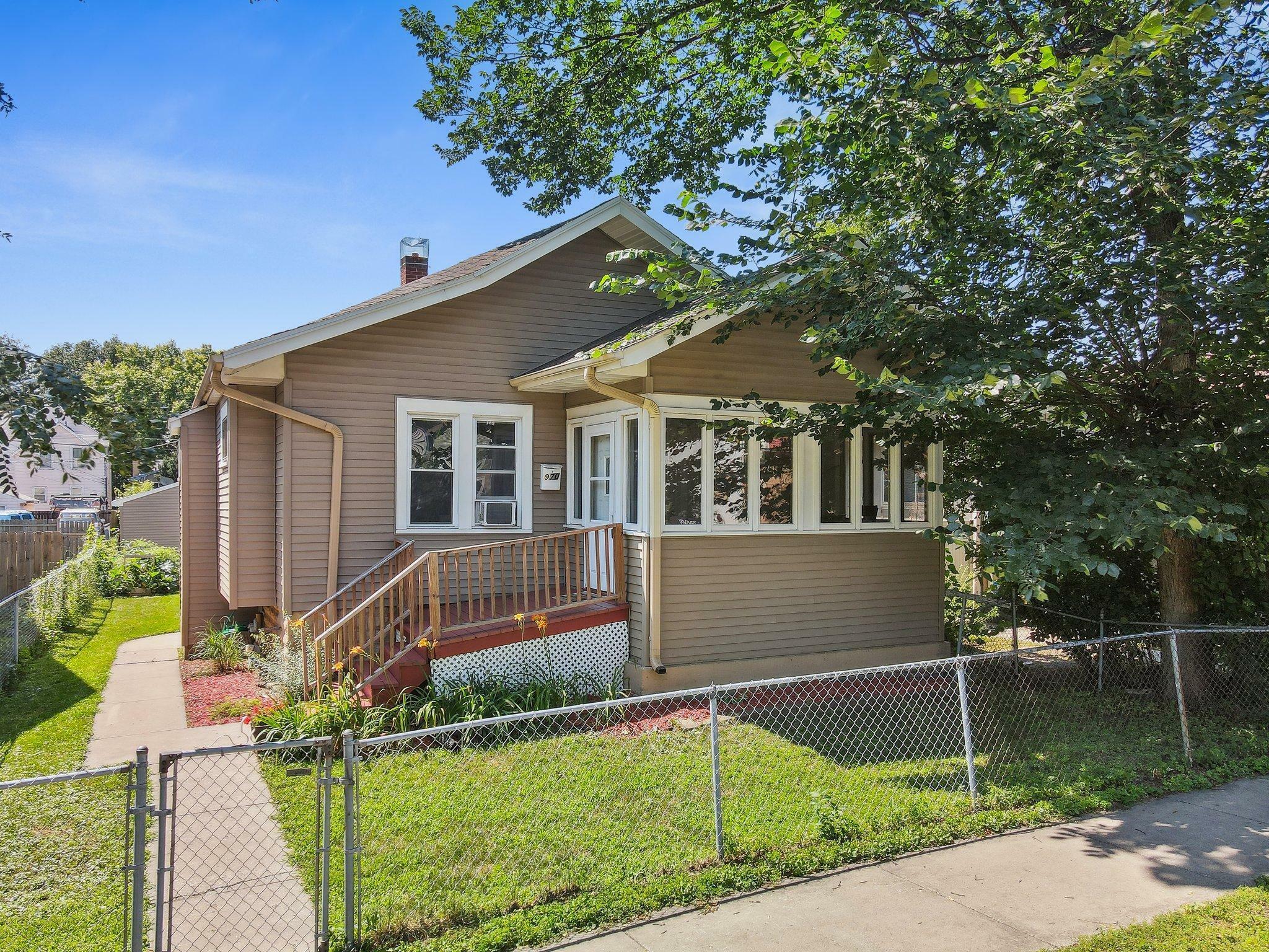 Property Photo: 970 Randolph Avenue MN 55102