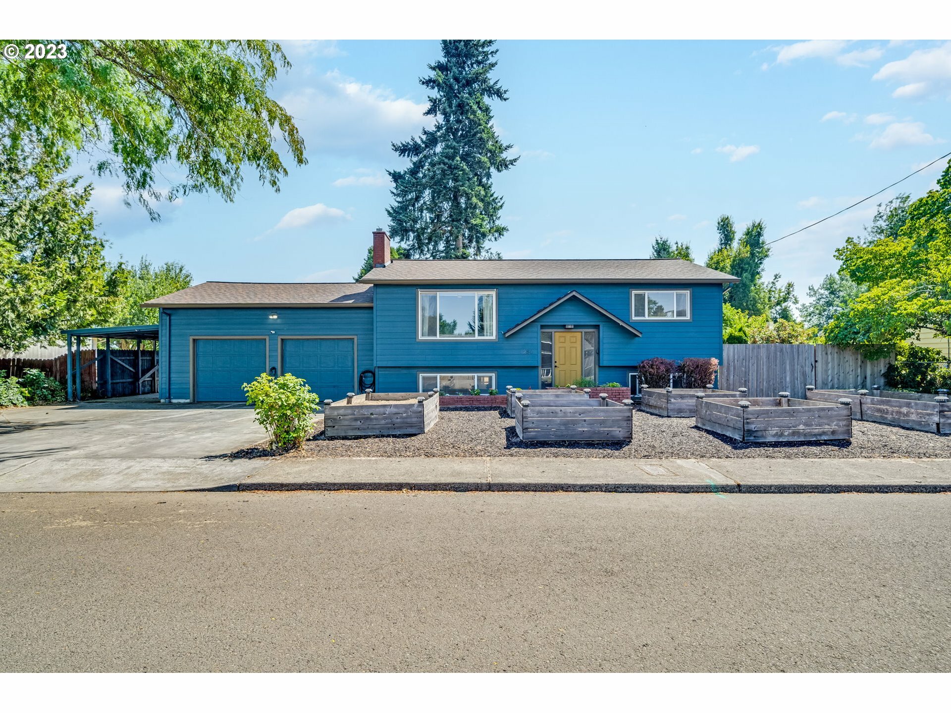Property Photo: 1280 N Locust St OR 97013