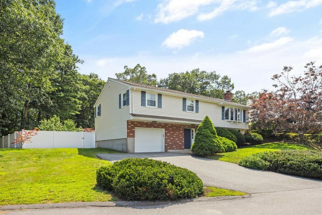 Property Photo: 15 Ganley Dr MA 01803