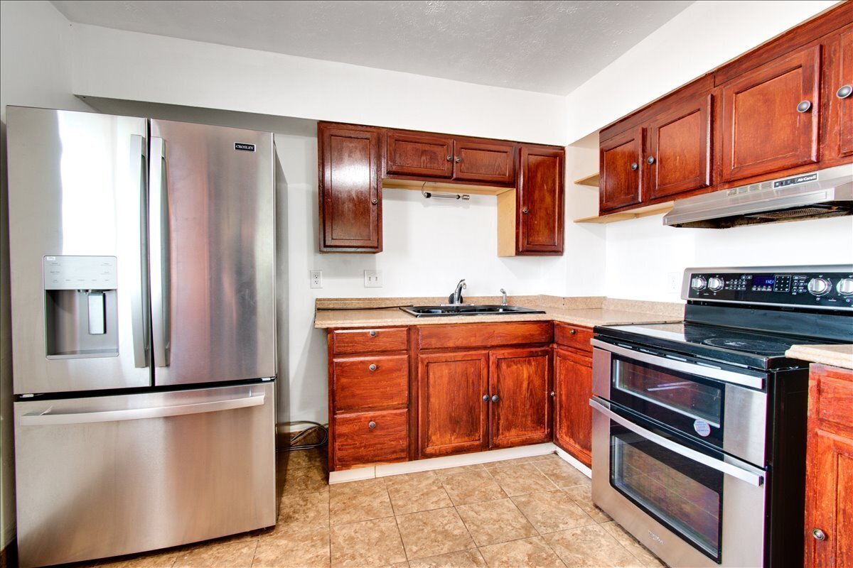 Property Photo: 12151 Hitchcock Dr OH 45240