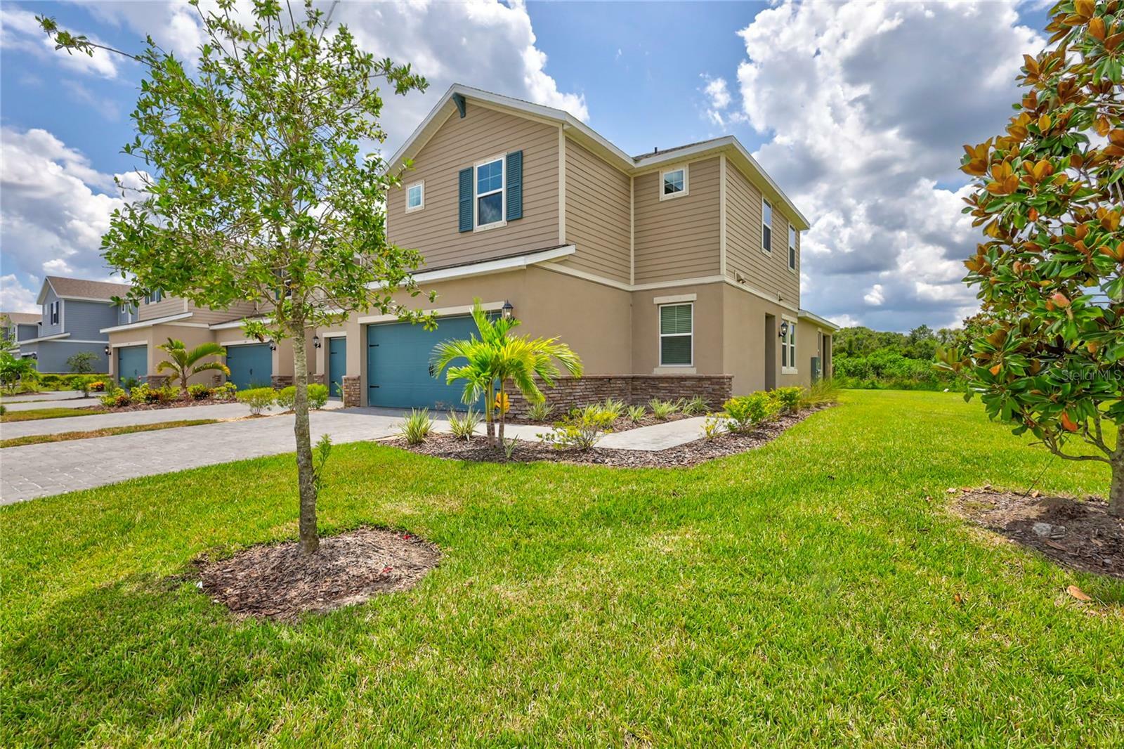Property Photo: 1606 Boxleaf Lane FL 34211