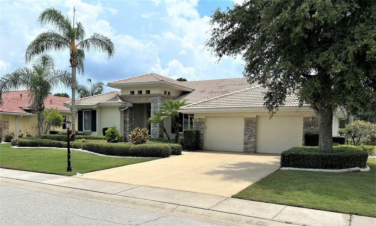 Property Photo:  2205 Myrtle Vista Court  FL 33573 