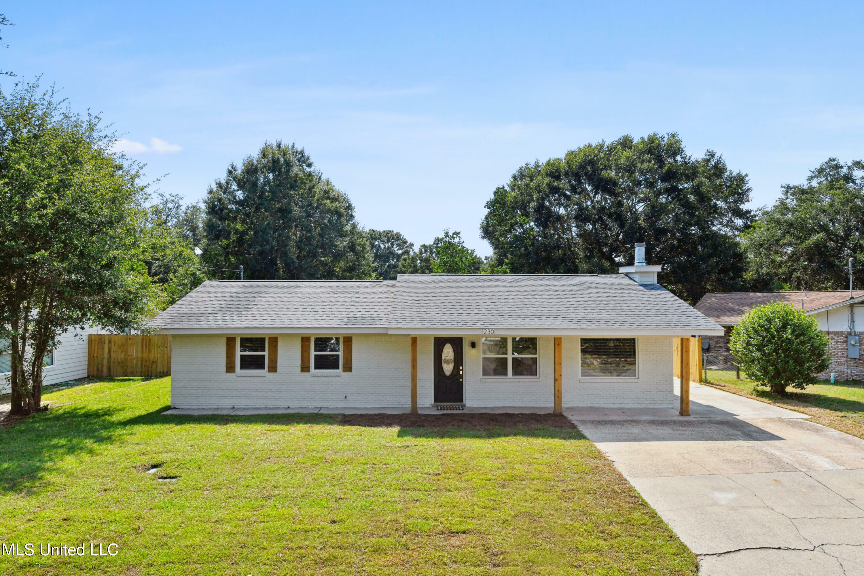 Property Photo:  230 Eastland Boulevard  MS 39564 