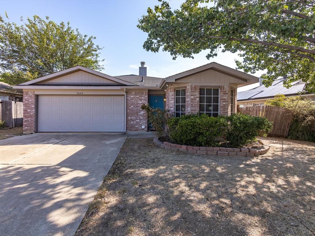Property Photo: 5604 Heatherglen Terrace TX 76179