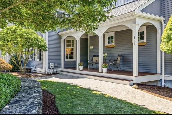 Property Photo:  122 Pokanoket Ln  MA 02050 