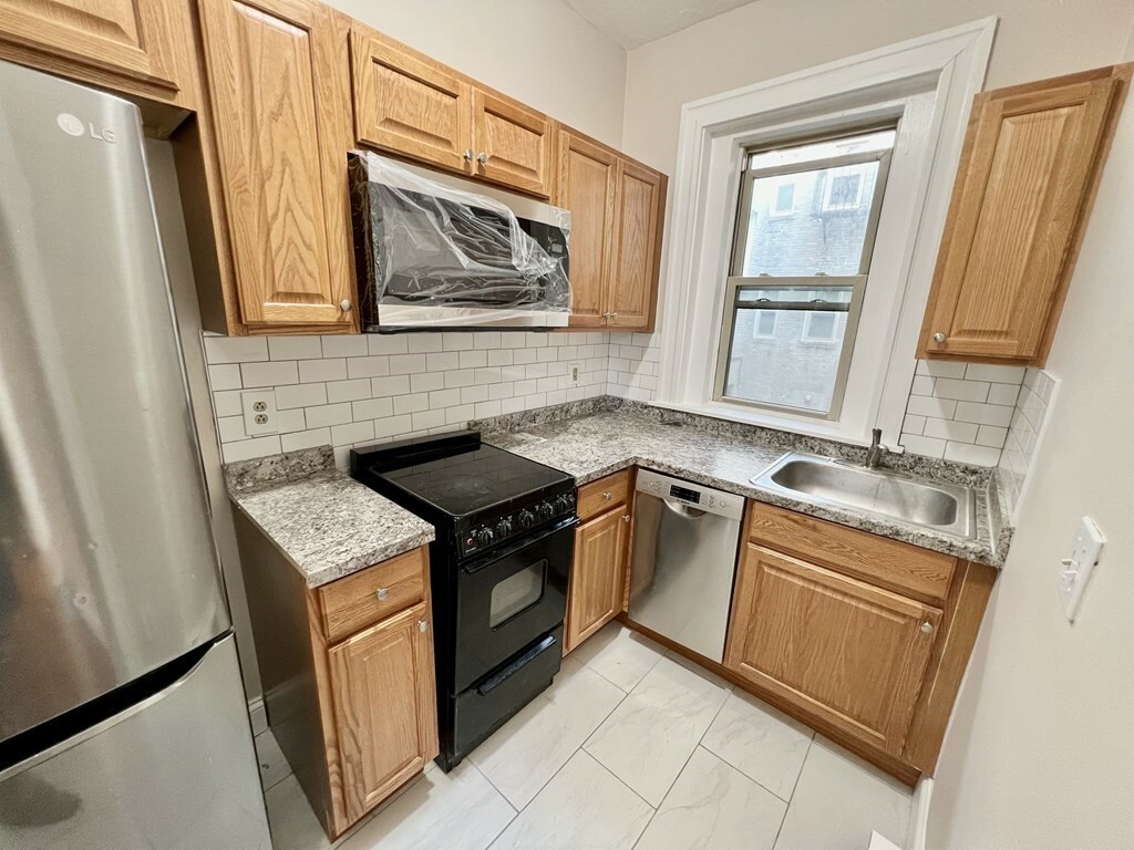 Property Photo: 1669 Commonwealth Ave 3 MA 02135