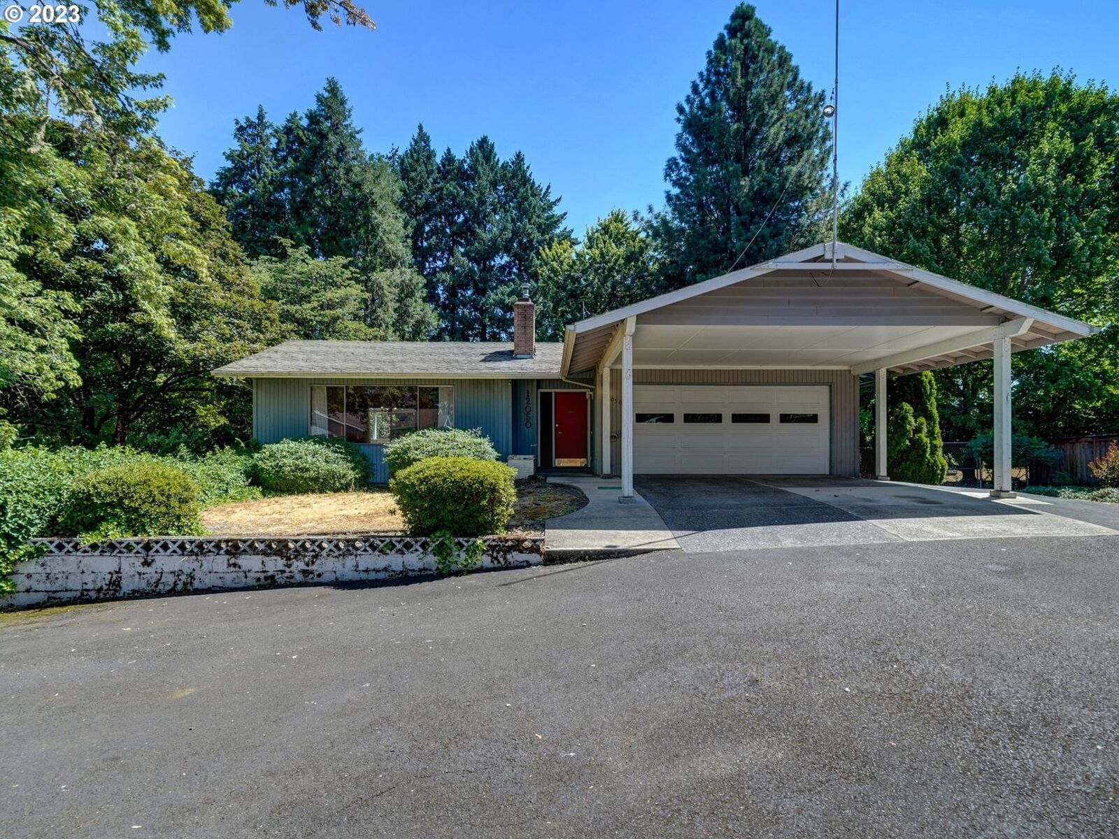 Property Photo:  12050 SW 121st Ave  OR 97223 