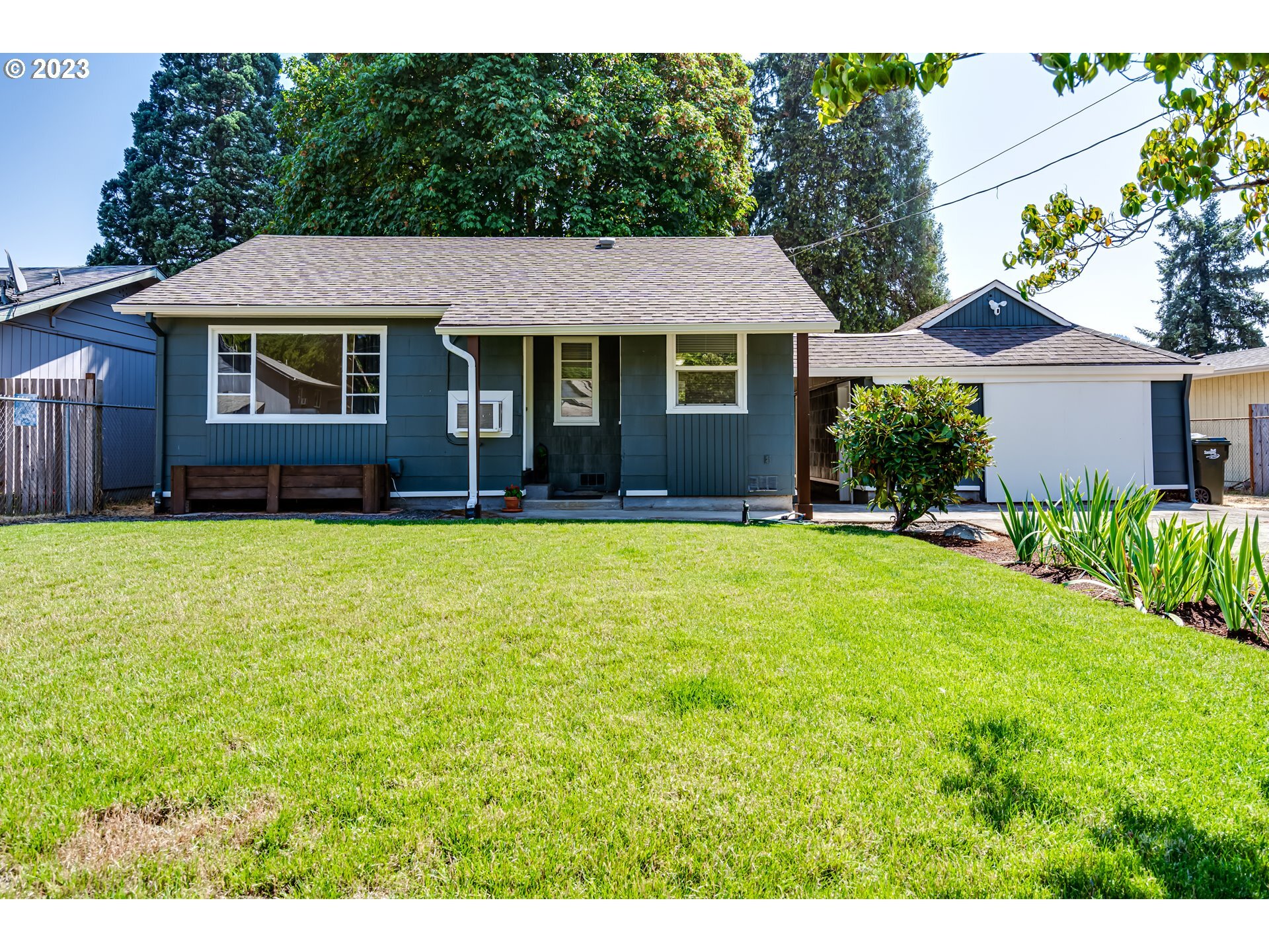 Property Photo: 375 S 51st Pl OR 97478