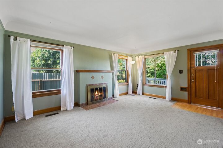 Property Photo: 4021 40th Avenue SW WA 98116