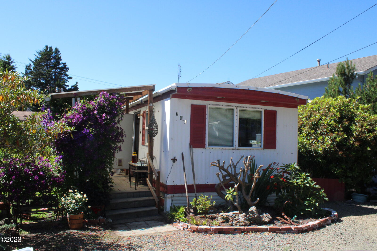 Property Photo:  705 SE Quay Avenue  OR 97367 