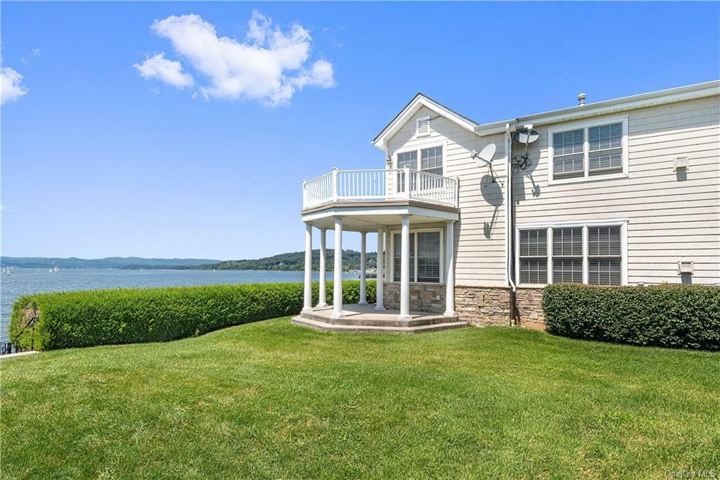 Property Photo:  700 Half Moon Bay Drive  NY 10520 