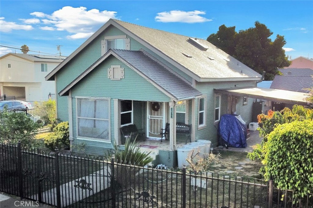 Property Photo:  6300 11th Avenue  CA 90043 