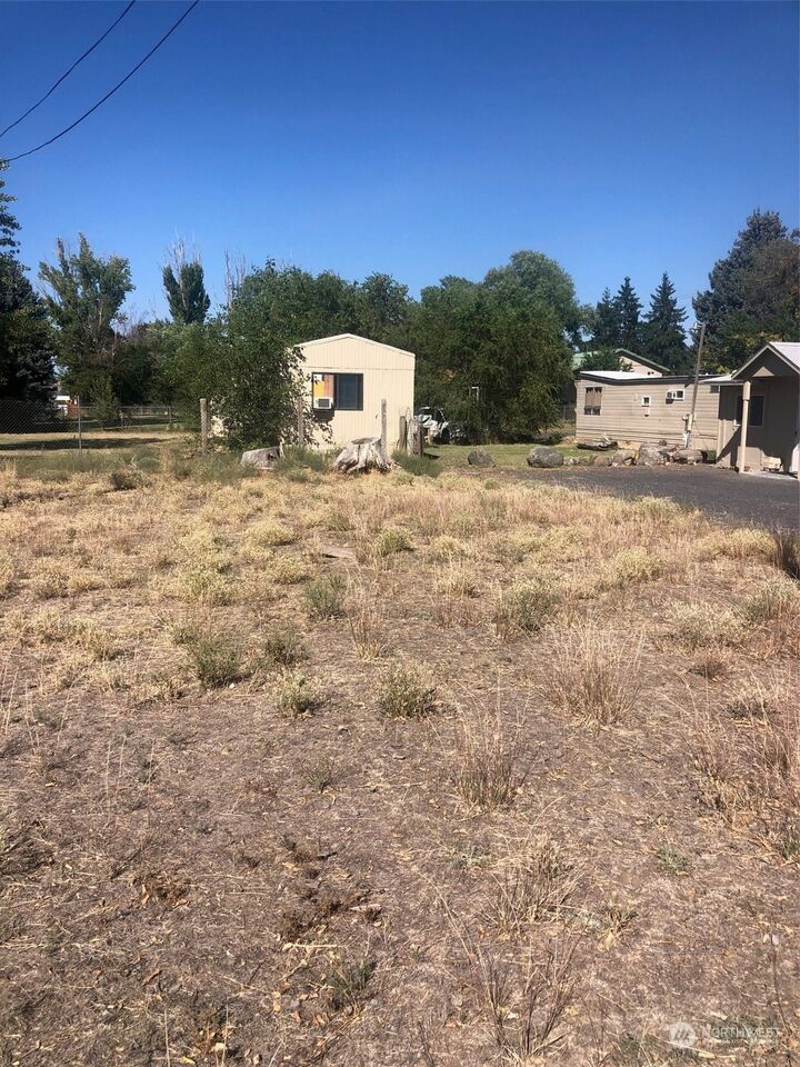 Property Photo:  19055 NW Franklin Street  WA 98851 