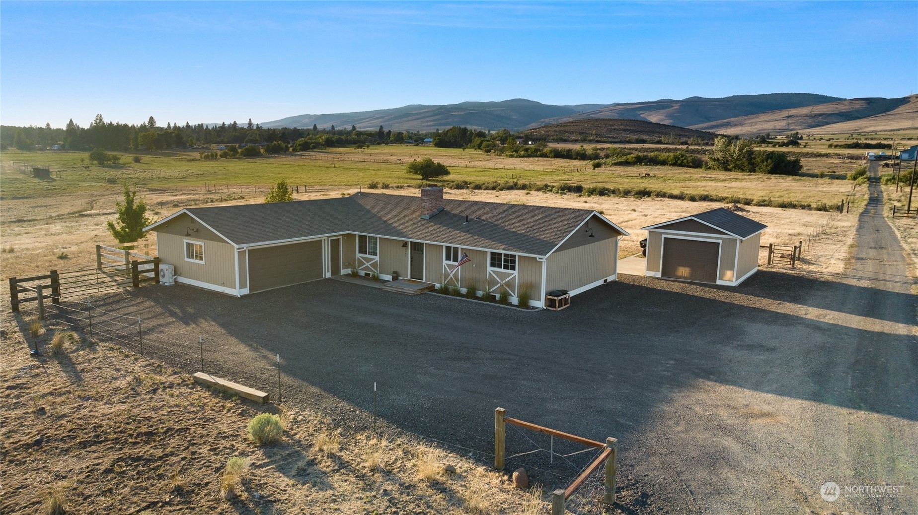 Property Photo:  2941 Thomas Road  WA 98926 