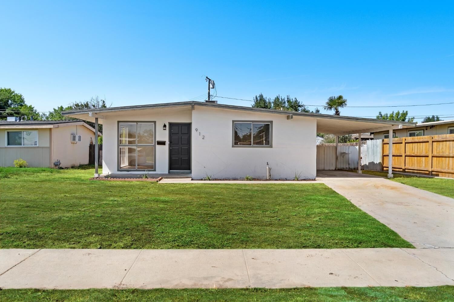 Property Photo:  912 Neville Street  CA 93230 