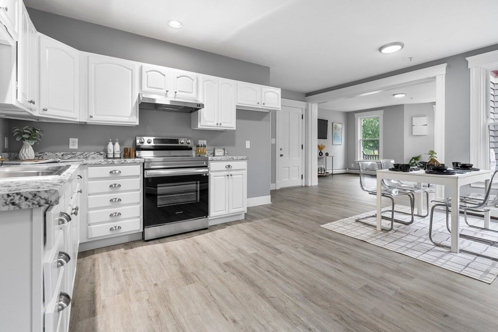 Property Photo:  142 Elm St 1  MA 01609 