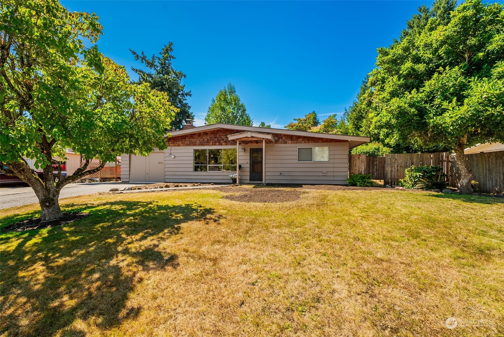 4021 Gillette Avenue  Bremerton WA 98310 photo