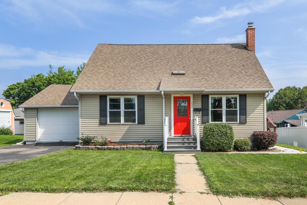 Property Photo:  206 East Parry Street  WI 53533 