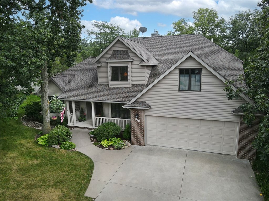 Property Photo:  511 Limburg Laan Street  IA 50219 