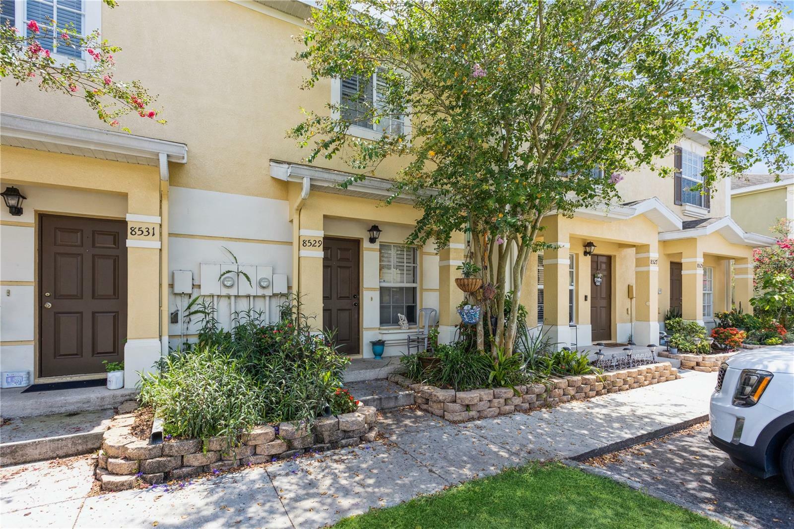 Property Photo: 8529 Gablebend Way FL 33647