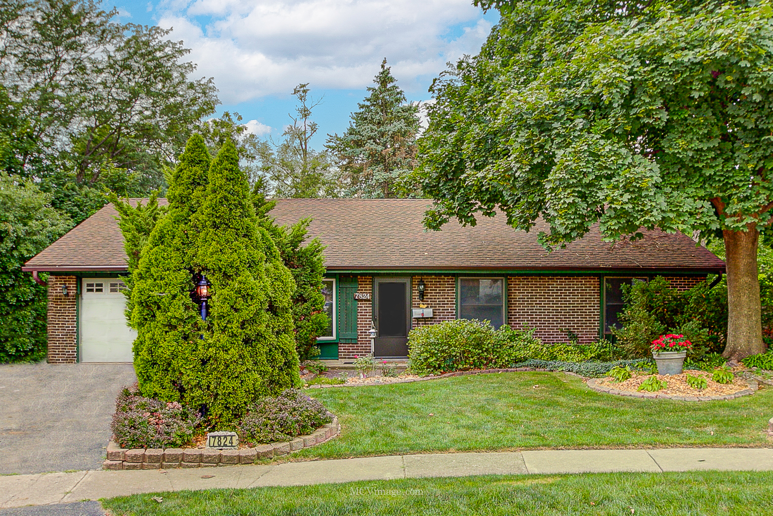Property Photo: 7824 Pebblebrook Circle IL 60133