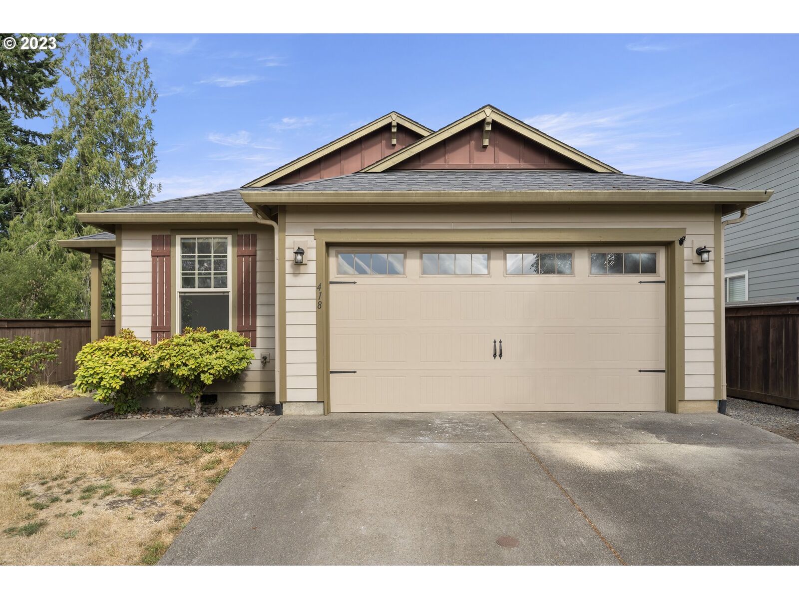 Property Photo: 418 N 43rd Ct WA 98642