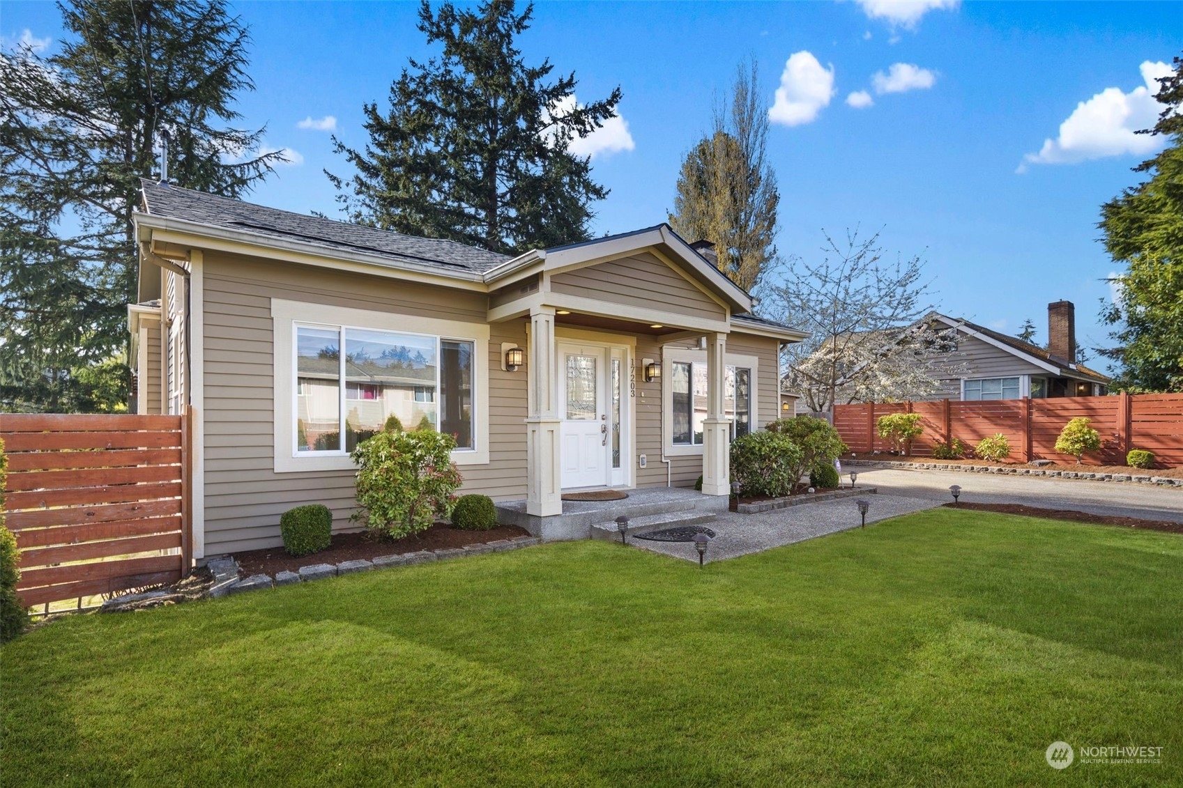 Property Photo:  17203 12 Avenue NE  WA 98155 