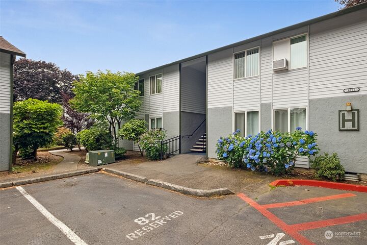 Property Photo:  1872 Central Place S H80  WA 98030 