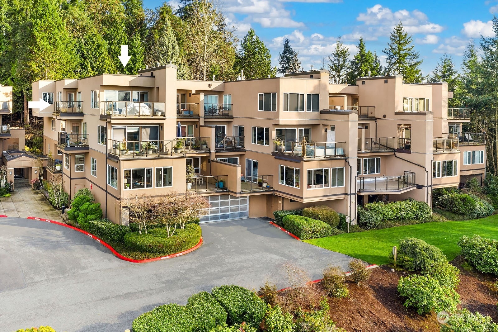 Property Photo: 11110 NE 41st Drive 40 WA 98033