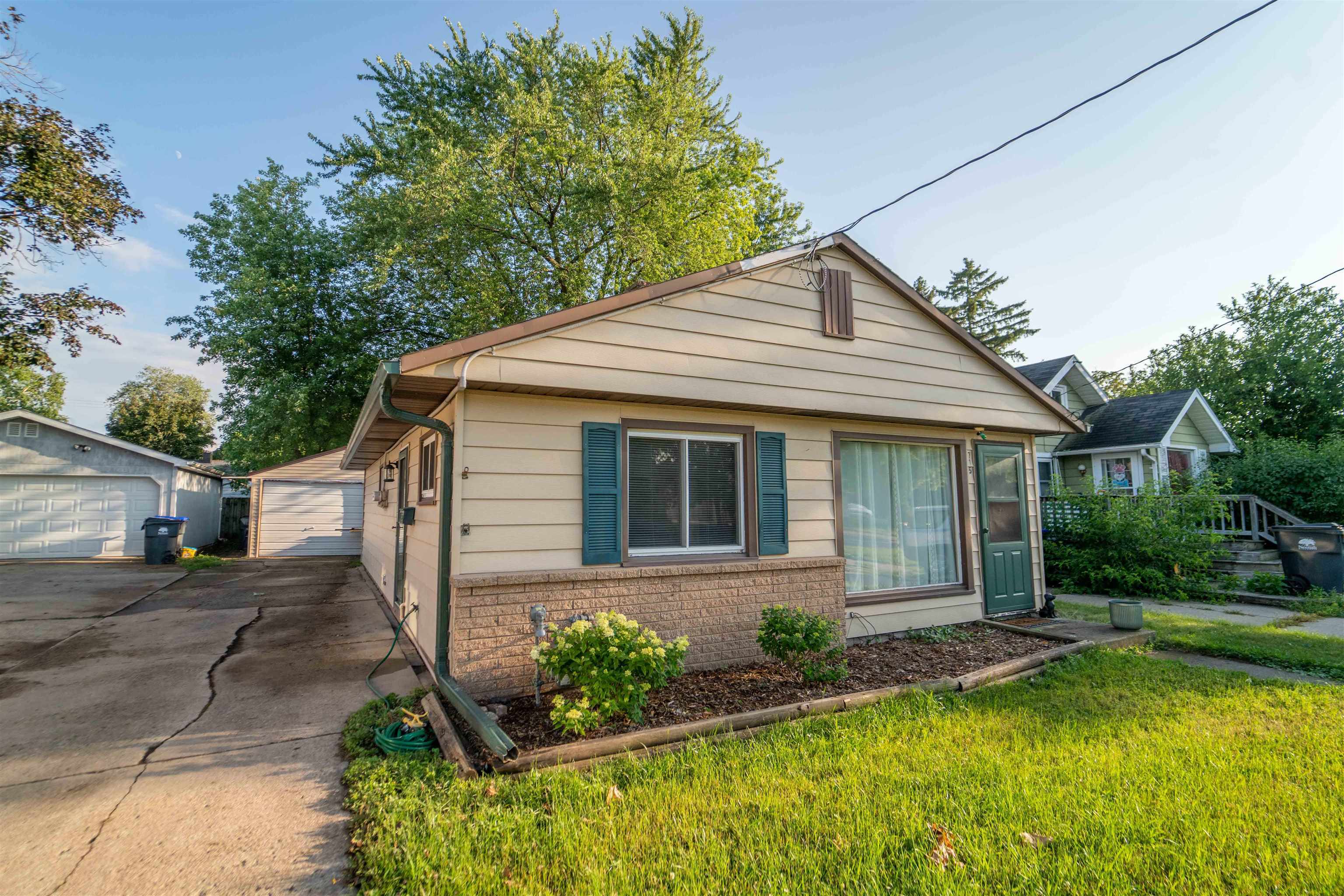 Property Photo:  715 Division Street  WI 54956 