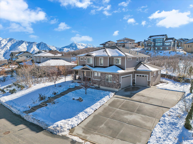 Property Photo: 2020 E Lone Spruce Ct UT 84020