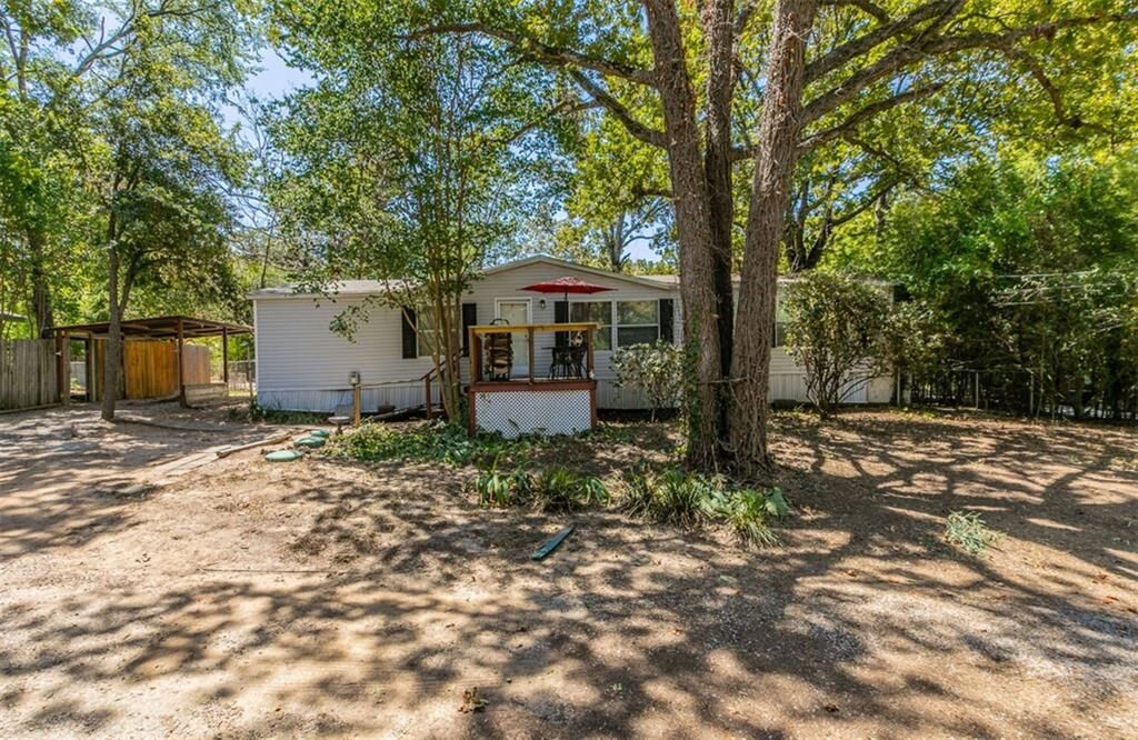 Property Photo:  105 Live Oak Lane  TX 75156 