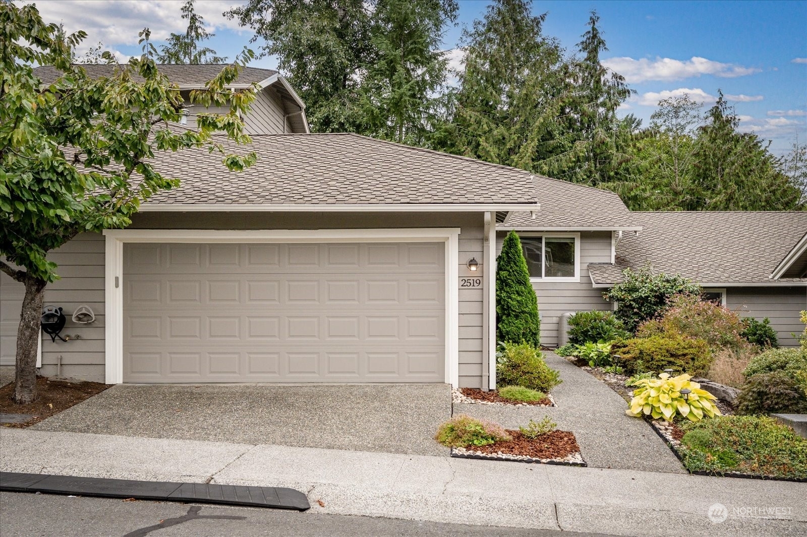 Property Photo:  2519 174th Avenue NE  WA 98052 