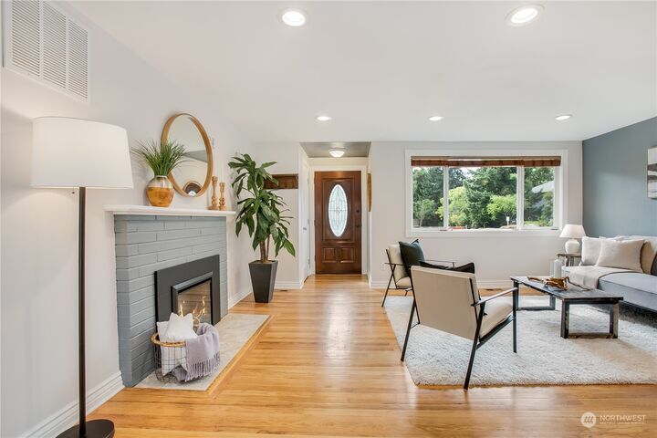 Property Photo: 16038 16th Avenue SW WA 98166