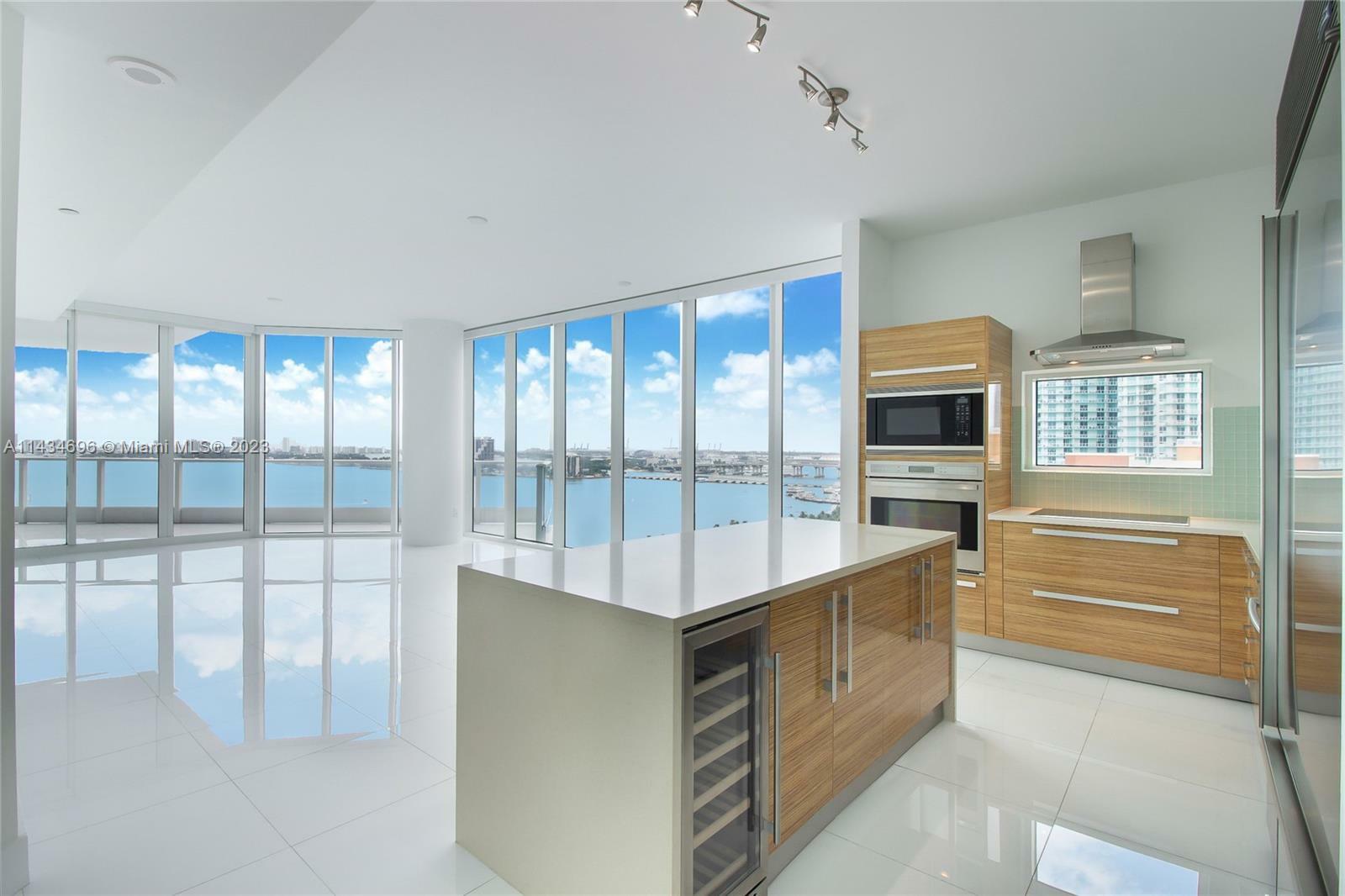 Property Photo:  2020 N Bayshore Dr 1702  FL 33137 