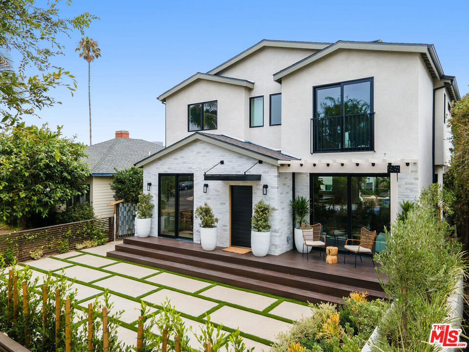 1706  S Carmelina Ave  Los Angeles CA 90025 photo