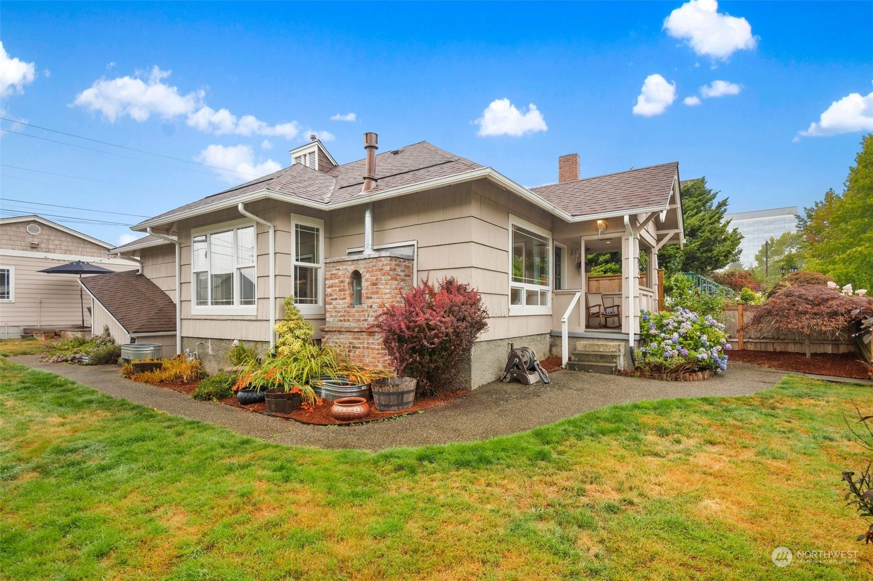 Property Photo: 1524 Rockefeller Avenue WA 98201