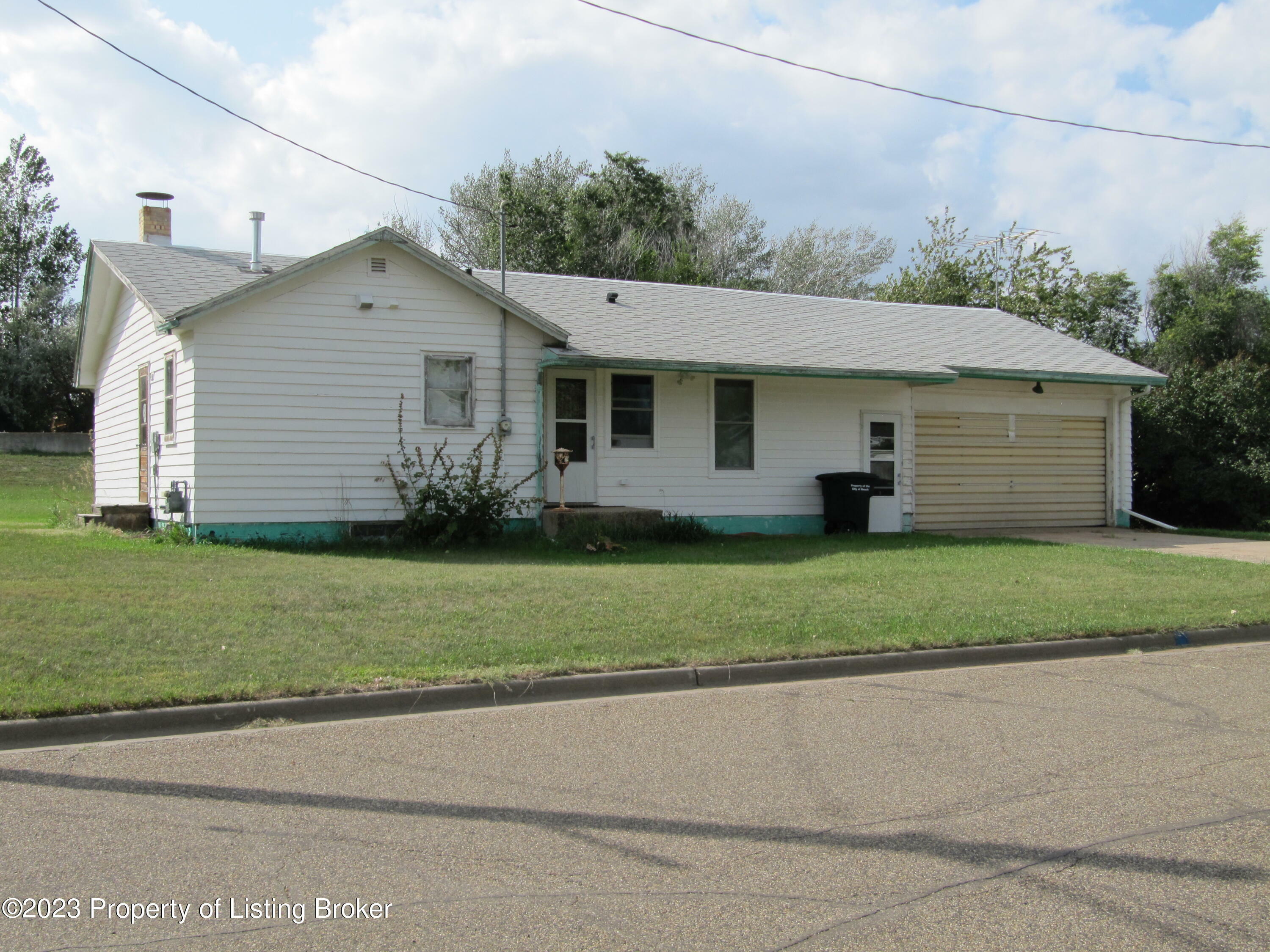 Property Photo:  494 3rd Street SE  ND 58621 