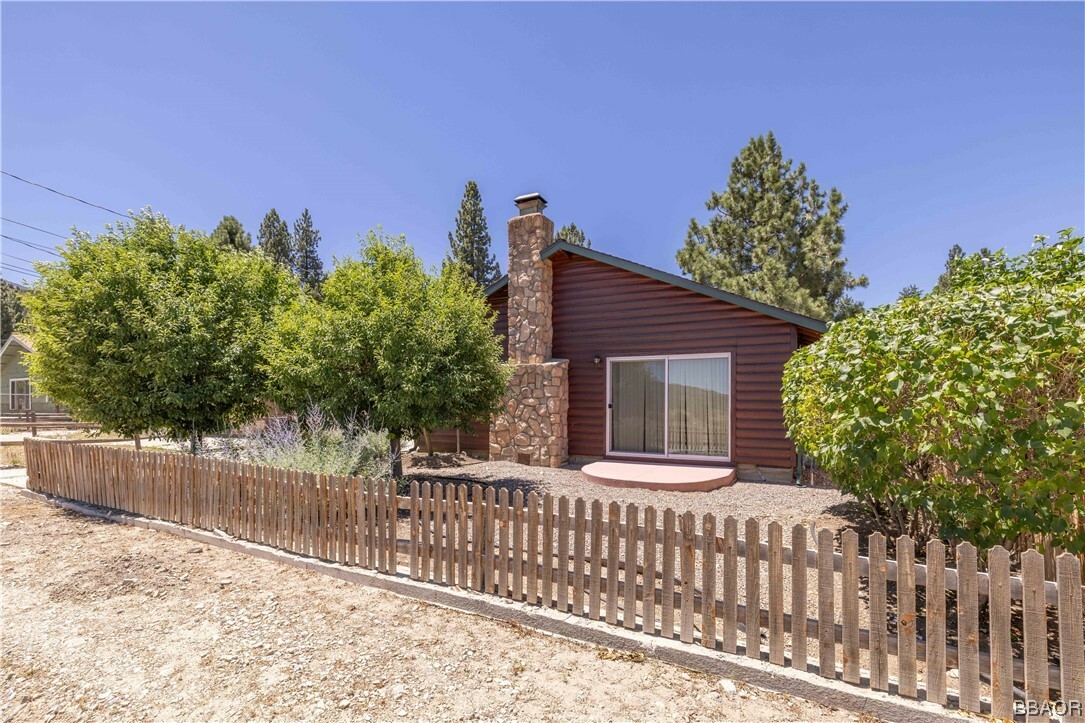 Property Photo:  931 G Lane  CA 92314 