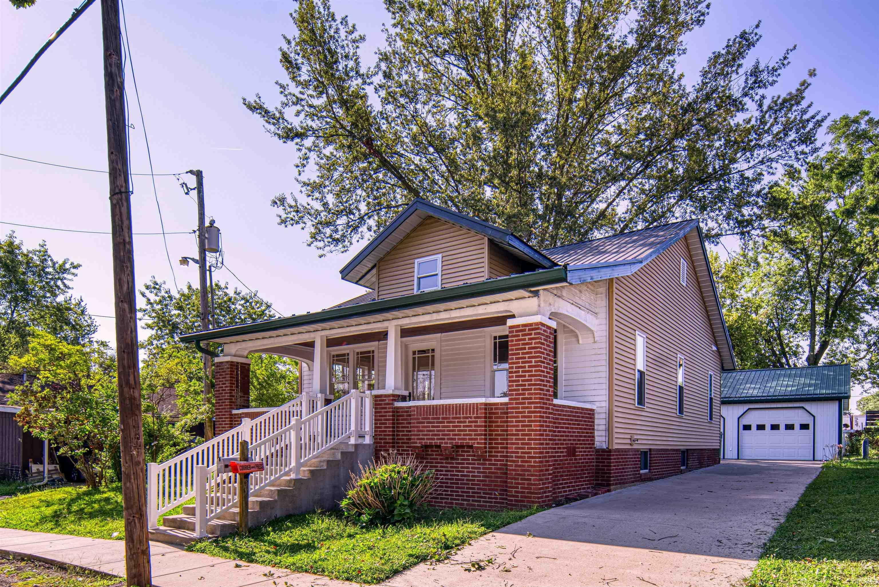 Property Photo:  118 W Dale Street  IN 47660-1724 