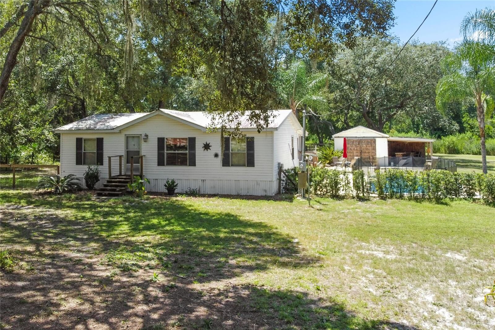 Property Photo:  10030 SE 182nd Avenue Road  FL 32179 