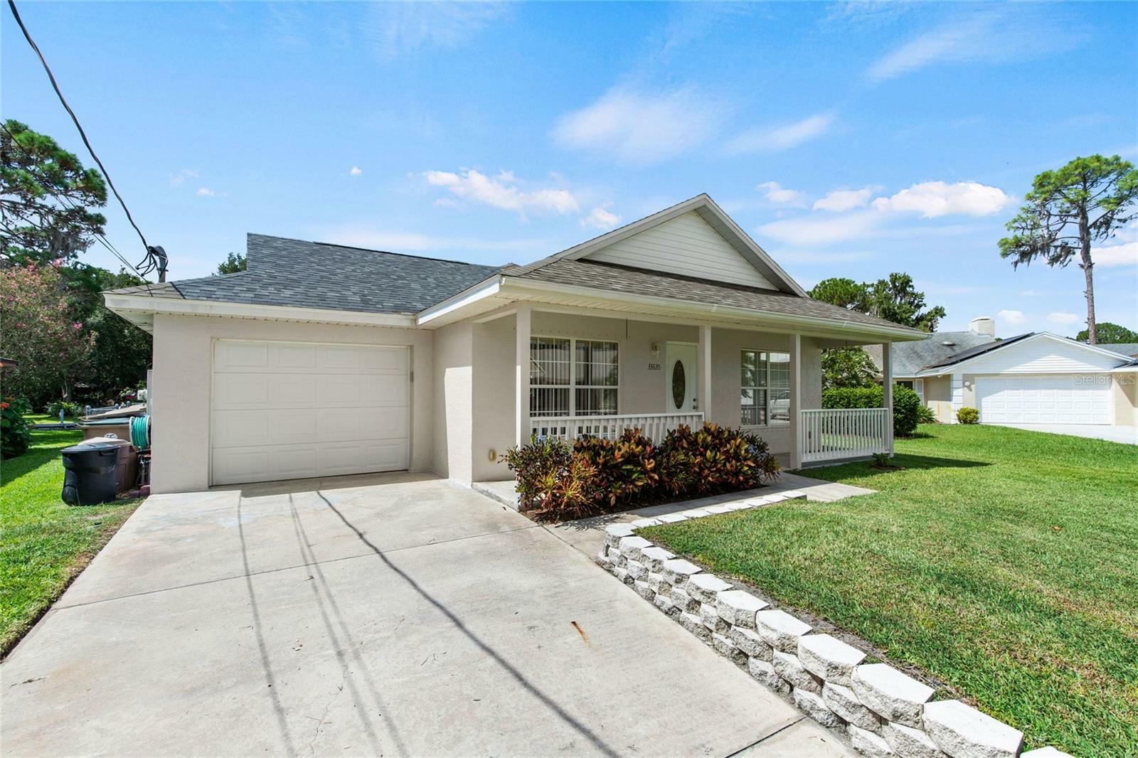 Property Photo: 33635 Jeffery Court FL 34788