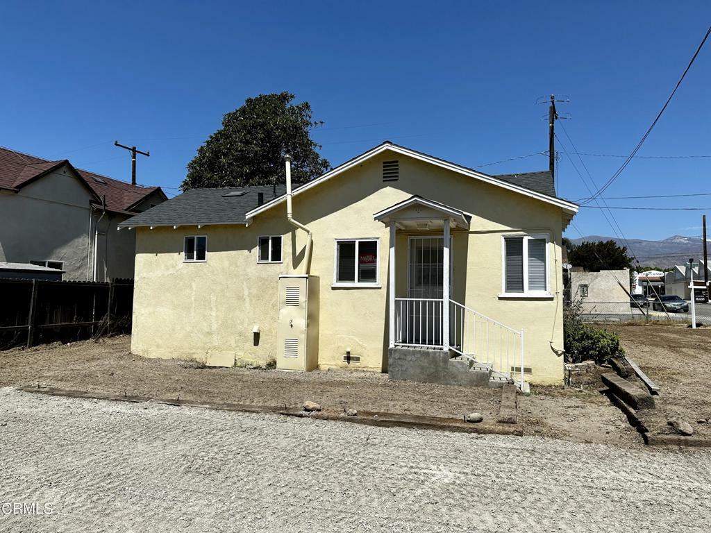 Property Photo:  136 S Oak Street  CA 93060 