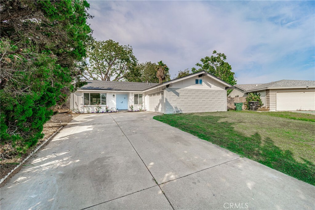 Property Photo:  1411 S Granite Avenue  CA 91762 