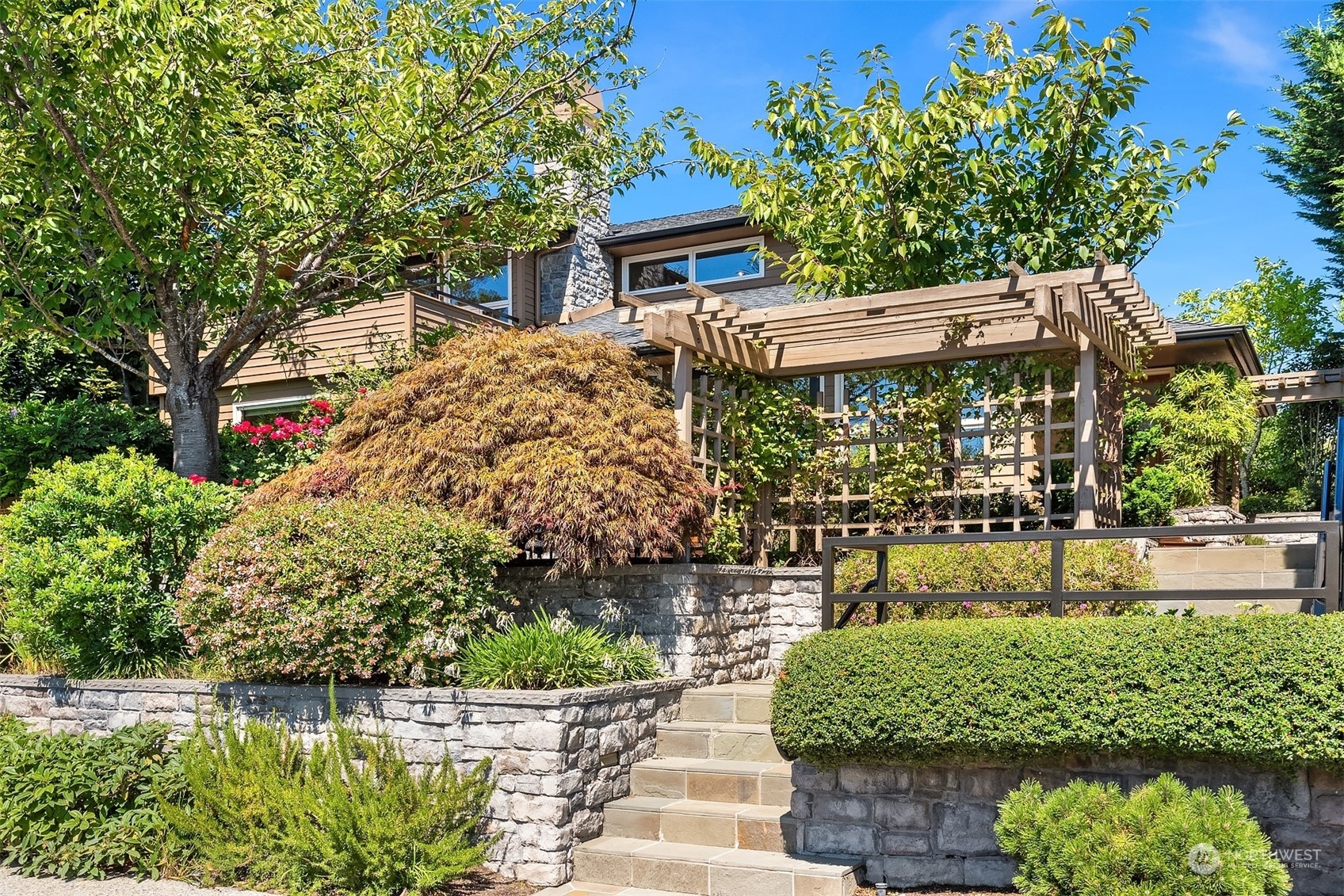 Property Photo: 412 11th Avenue W WA 98033