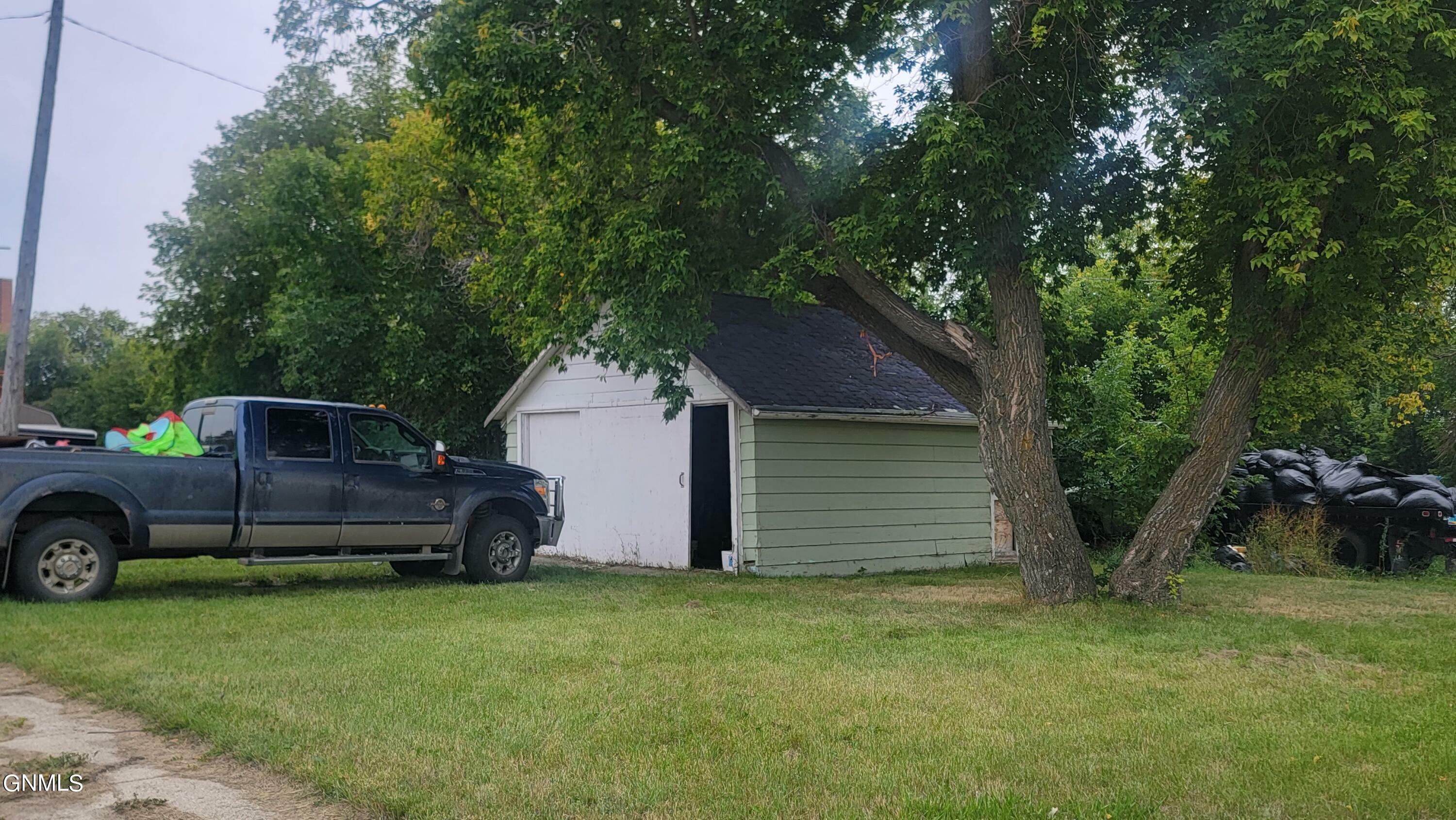 Property Photo: 121 4th Avenue SW ND 58784