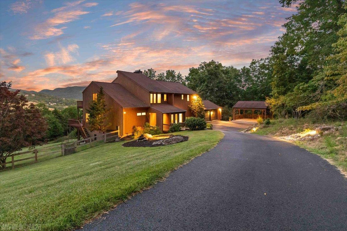 Property Photo: 2560 Woodland Hills Drive VA 24060