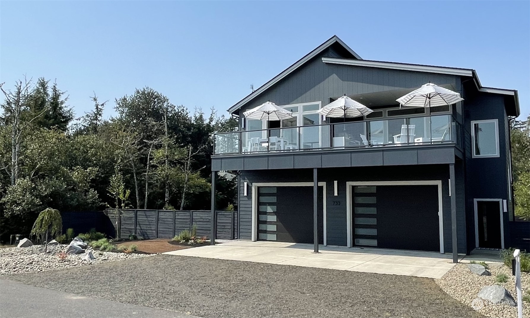 Property Photo:  733 N Bay Avenue SE  WA 98569 